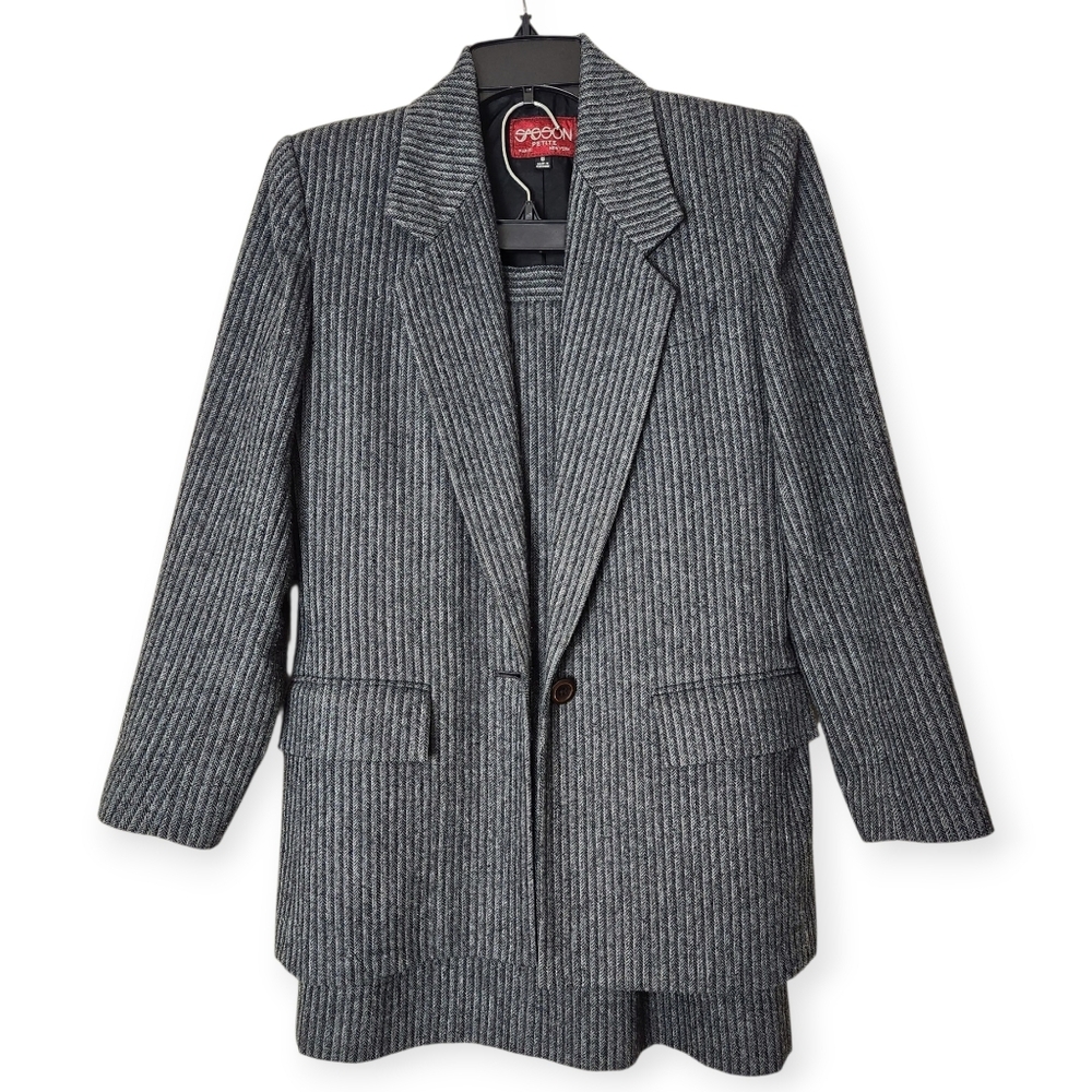 Vintage Sassoon, Paris, New York, Two-Piece Gray Wool-blend Skirt Suit Size 6P